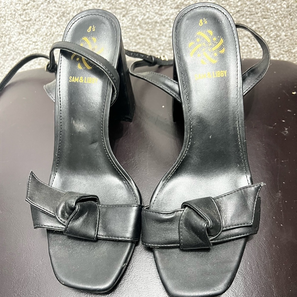 Sam & Libby Woman’s heeled sandals ankle strap bow Black Size 8.5